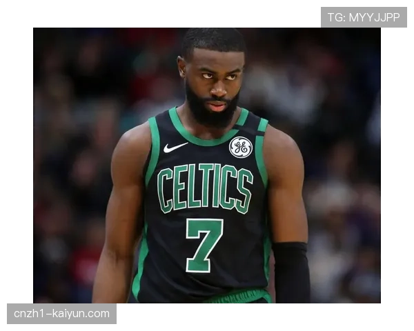 杰伦布朗场均28+7+5扛起绿军 关键球能力联盟小前锋第一